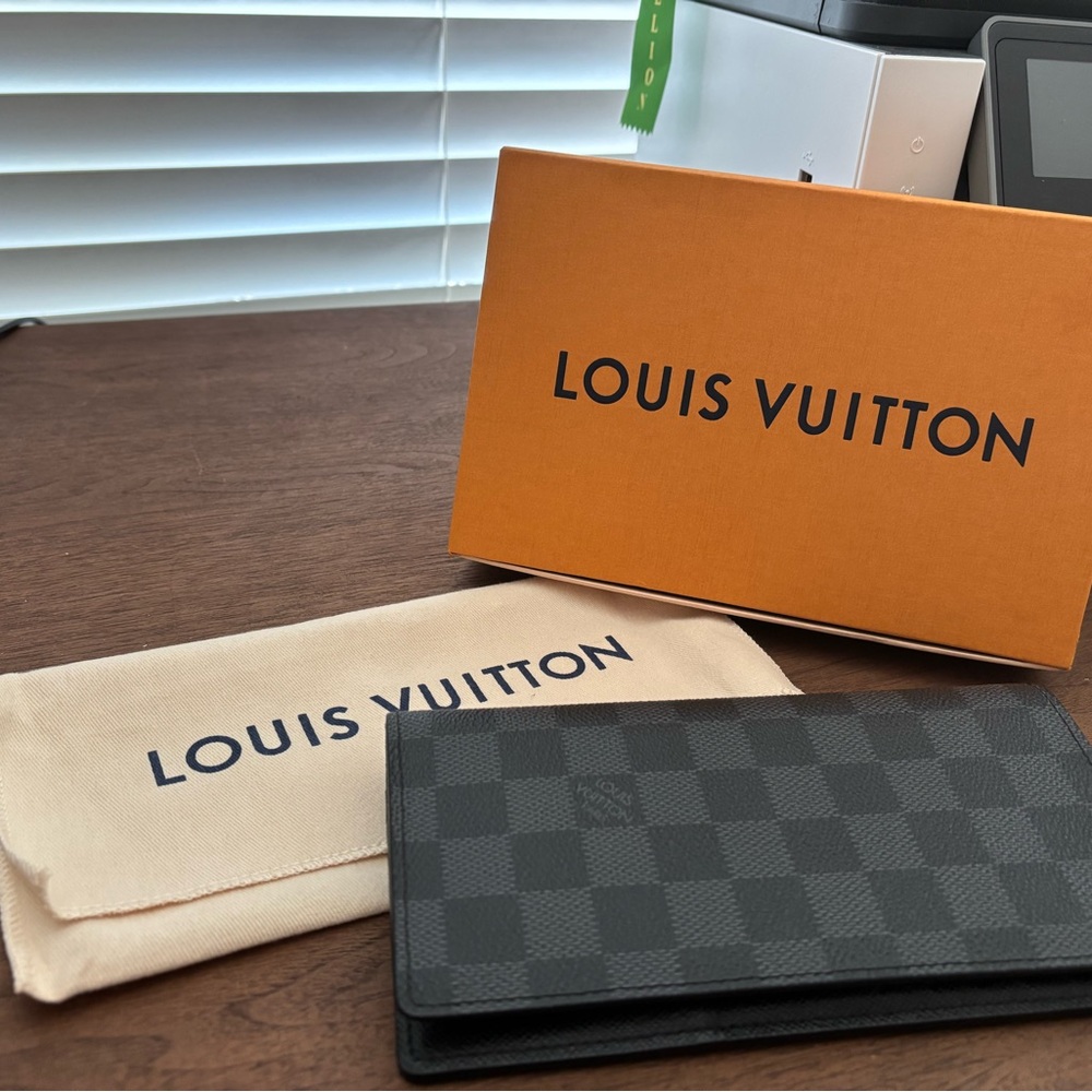 Brand new LOUIS VUITTON graphite Damier Brazza Wallet!!